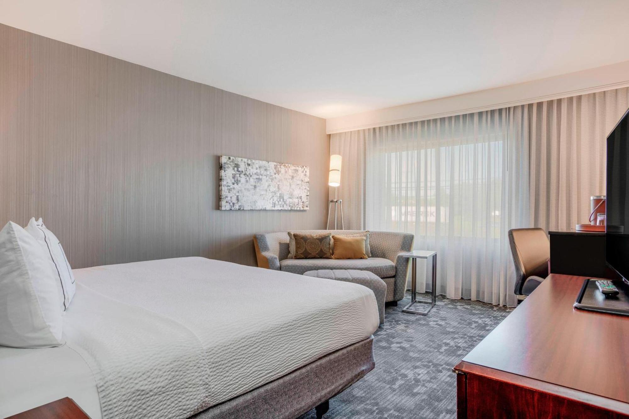 Courtyard By Marriot Cranbury South Brunswick Hotel Exterior photo